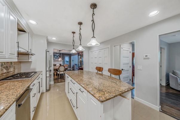 Dining room, Interior, Kitchen, Pendant Lights, Recessed Lighting, Wood Texture Flooring