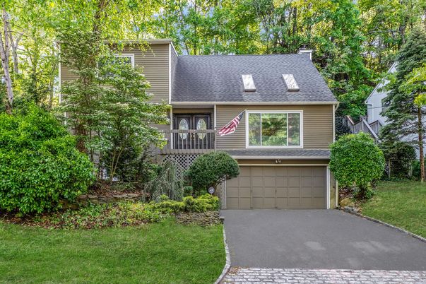 Attached, Exterior, Facade, Cape Cod