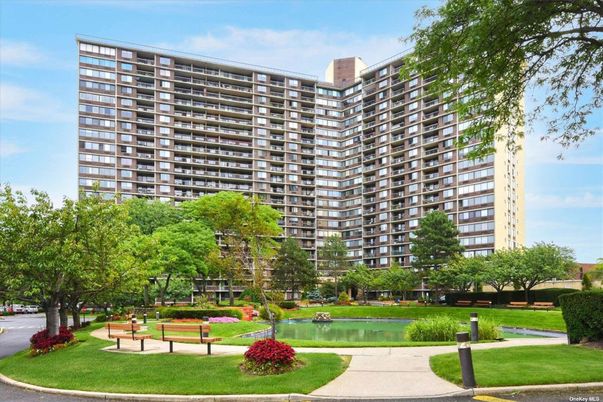Exterior, Facade, Condo Building