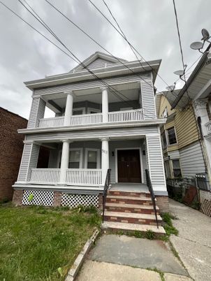 Exterior, Facade, American Foursquare