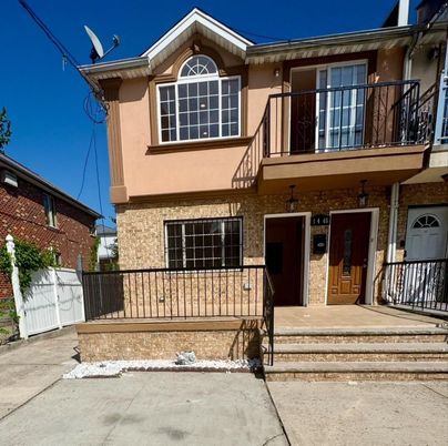 Exterior, Facade, Brick Facade, American Craftsman