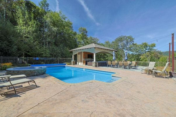 Exterior, Pool