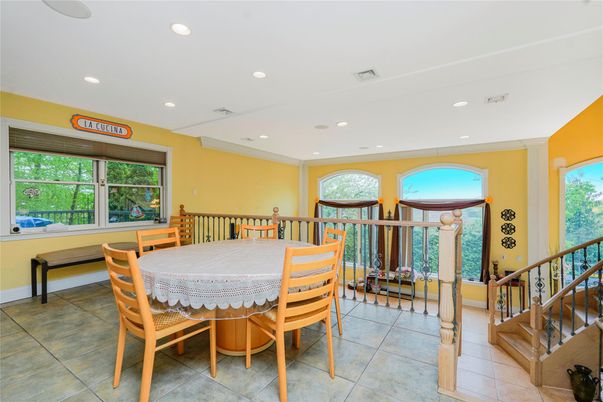 Dining room, Interior, Recessed Lighting