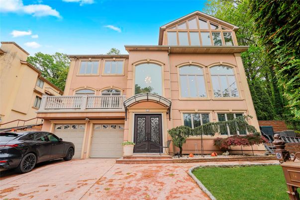 Attached, Exterior, Facade, Brownstone