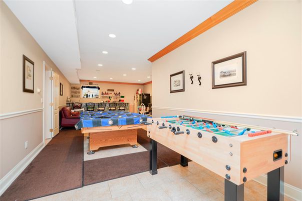 Game Room, Interior, Recessed Lighting