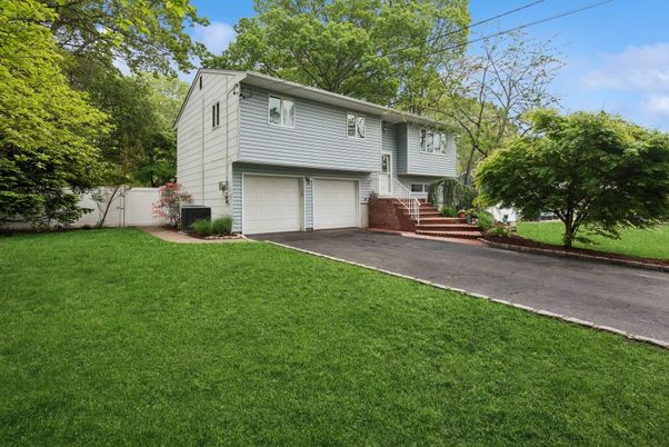 Attached, Exterior, Facade, Raised Ranch