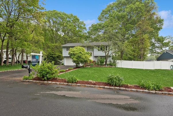 Attached, Exterior, Facade, Raised Ranch