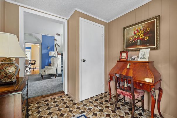 Home Office, Interior