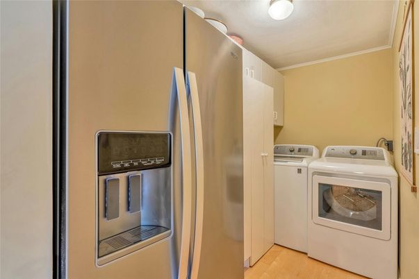 Interior, Utility Closets, Washer, Wood Texture Flooring