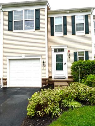 Attached, Exterior, Facade, Rowhouse