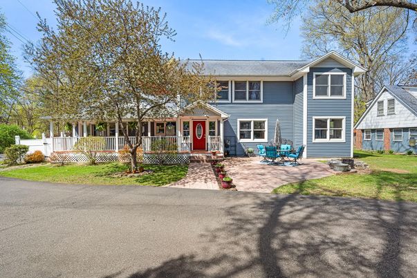 Backyard, Exterior, Facade, Split Level