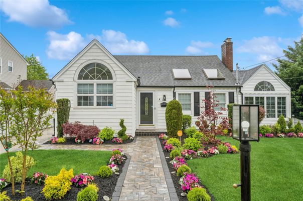 Exterior, Facade, Cape Cod