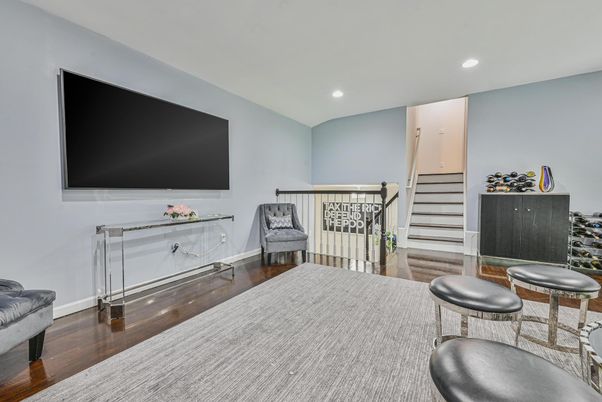 Interior, Recessed Lighting, Wood Texture Flooring
