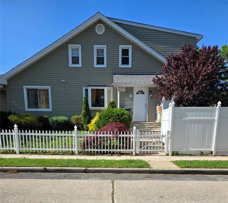 Exterior, Facade, Queen Anne Victorian