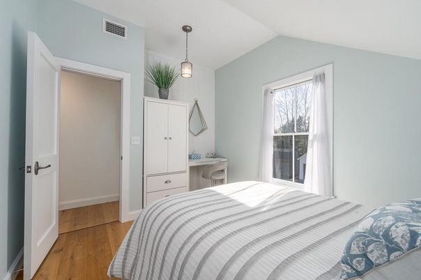 Bedroom, Interior, Pendant Lights, Wood Texture Flooring