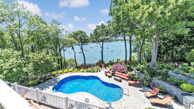 Exterior, Pool, Water