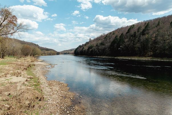 Exterior, Lake