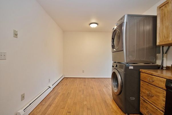 Interior, Washer, Wood Texture Flooring