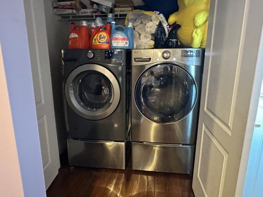 Interior, Utility Closets, Washer, Wood Texture Flooring