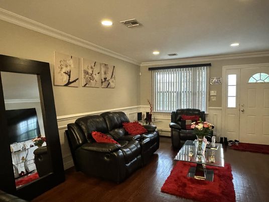 Interior, Living room, Recessed Lighting, Wood Texture Flooring