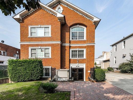 Exterior, Facade, Brick Facade, Brick Traditional
