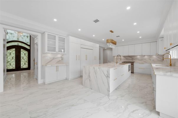 Chandelier, Interior, Kitchen, Marble, Pendant Lights, Recessed Lighting