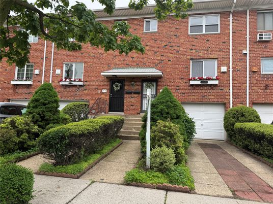 Attached, Exterior, Facade, Brick Facade, Rowhouse