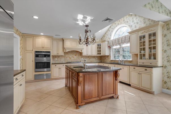 Chandelier, Interior, Kitchen, Recessed Lighting, Stainless Steel Appliances
