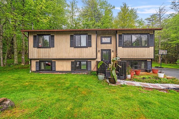 Backyard, Exterior, Facade, Raised Ranch