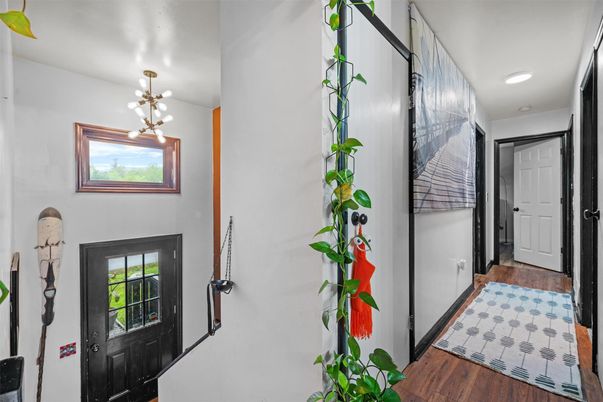Interior, Pendant Lights, Recessed Lighting, Wood Texture Flooring