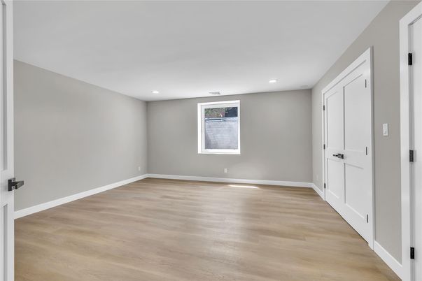Empty room, Interior, Recessed Lighting, Wood Texture Flooring