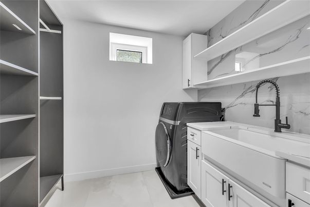 Interior, Marble Walls, Washer