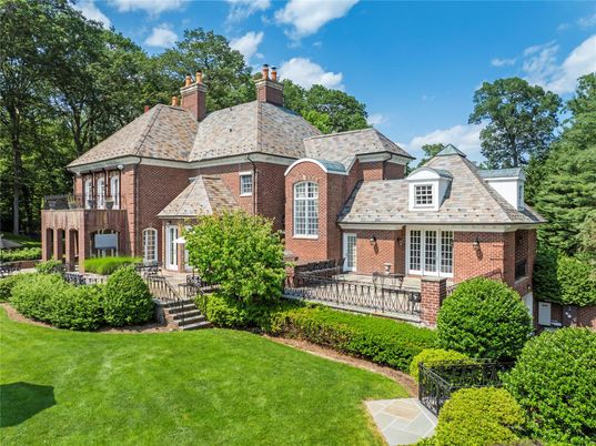Exterior, Facade, Brick Facade, French Provincial