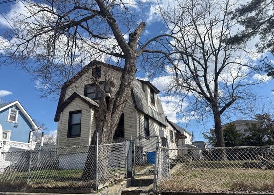 Exterior, Facade, Queen Anne Victorian