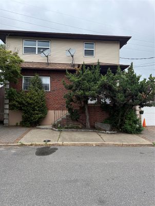 Exterior, Facade, Brick Facade, Raised Ranch
