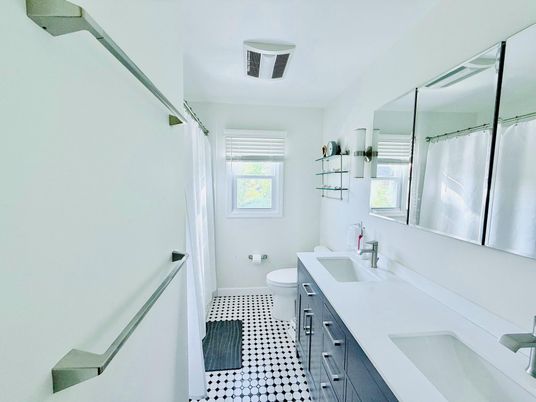 Bathroom, Dual Sink Vanities, Interior