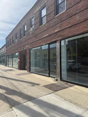 Exterior, Facade, Brick Facade, Chicago School