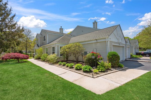 Attached, Exterior, Facade, Cape Cod