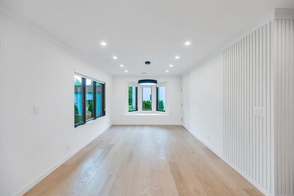 Empty room, Interior, Recessed Lighting, Wood Texture Flooring