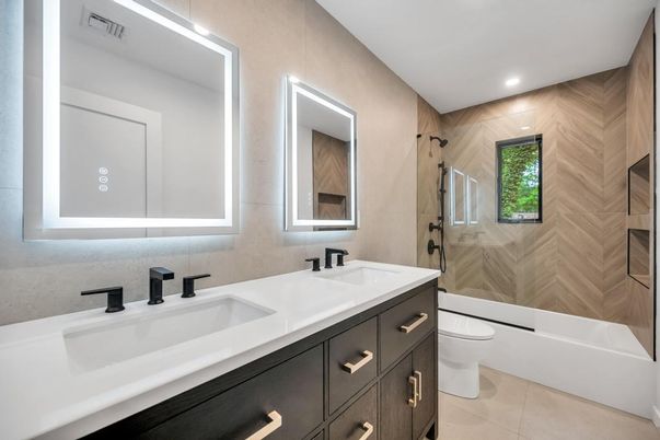 Bathroom, Dual Sink Vanities, Interior, Recessed Lighting