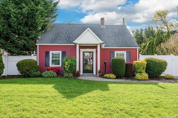 Exterior, Facade, Cape Cod