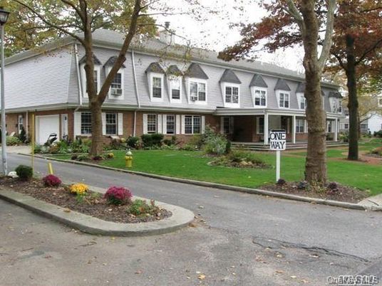 Attached, Exterior, Facade, Rowhouse