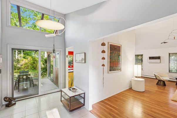Interior, Pendant Lights, Wood Texture Flooring
