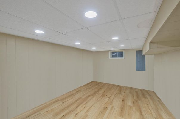 Empty room, Interior, Recessed Lighting, Wood Texture Flooring