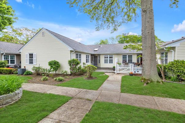 Exterior, Facade, Ranch