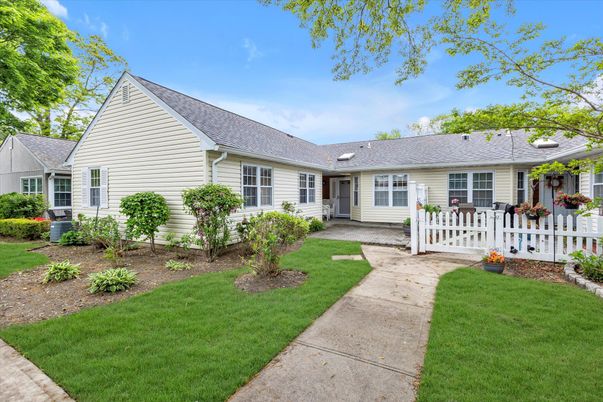 Exterior, Facade, Cape Cod
