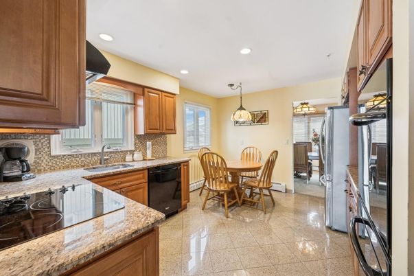 Dining room, Interior, Kitchen, Pendant Lights, Recessed Lighting