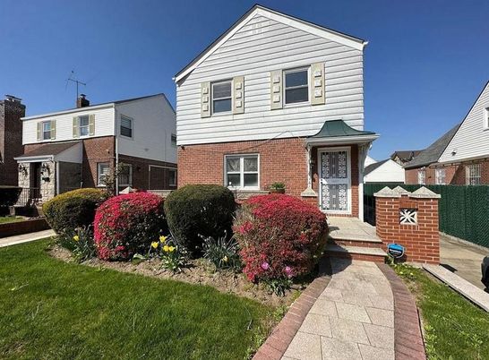 Exterior, Facade, Brick Facade, Farmhouse