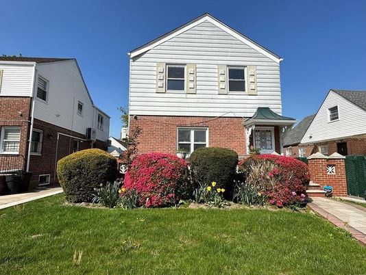 Exterior, Facade, Brick Facade, Farmhouse