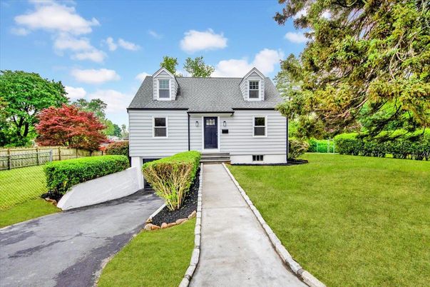 Exterior, Facade, Cape Cod